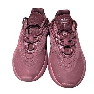 Adidas ozelia shoes maroon color size 4